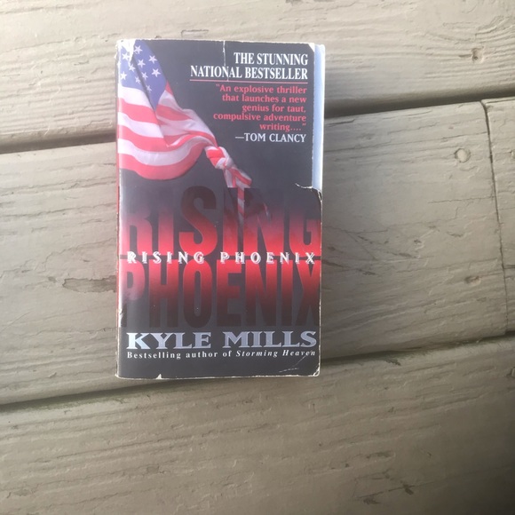 Tom Clancy - author 1 hardcover book/2 paperback - Picture 4 of 8